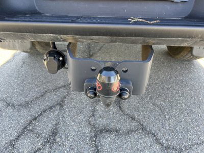 Toyota Hilux 2.4 D 110kW, 4x4, manual